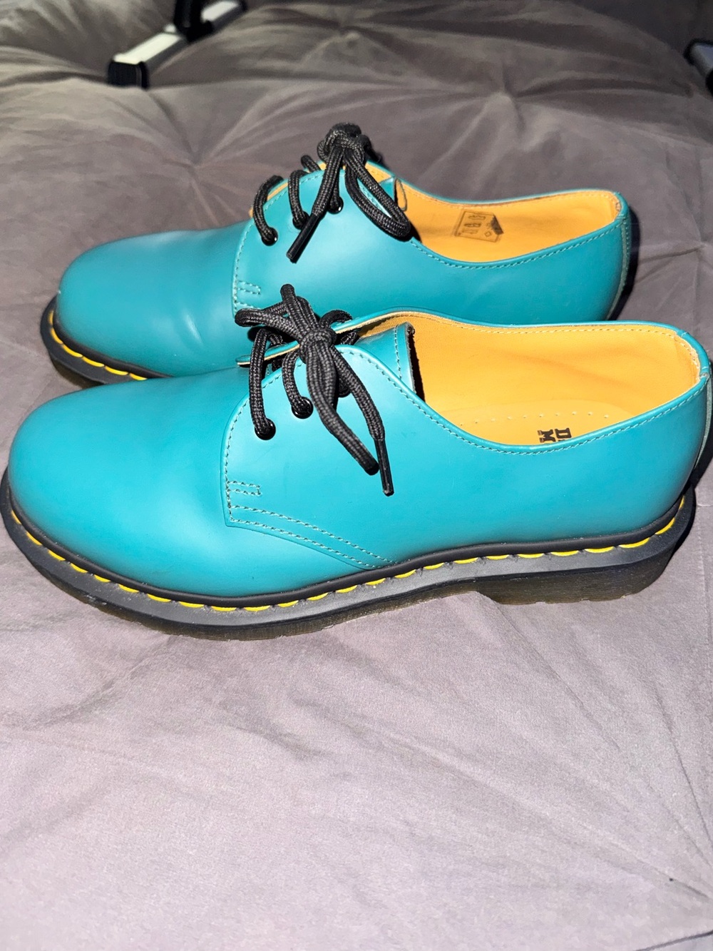 Dr. Martens Green Lace-Up Derby Shoes Men’s 7 Women’s 8